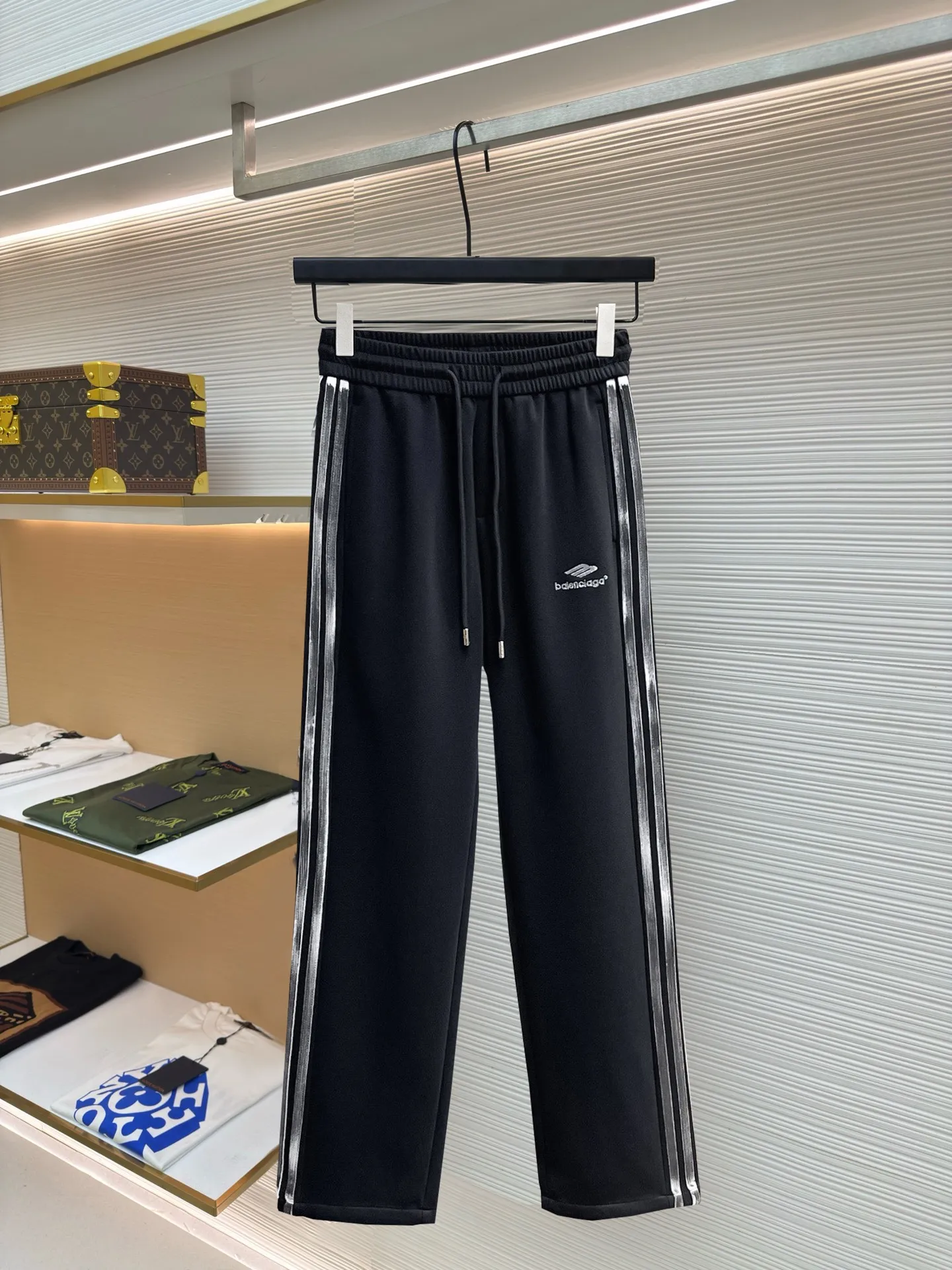 Balenciaga 🆕2026 Autumn and Winter New Arrival Casual Pants! 🎁On sale simultaneously on the official website. Brand Classic LOGO casual pants, customized fabrics, excellent comfort and strong touch. Highly recognisable, perfect appearance and craftsmanship. Size:M-3XL